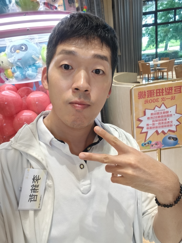 銪哲的第一张照片--桃园中老年相亲网